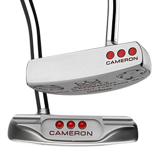 Golfvöllur er sundlaug