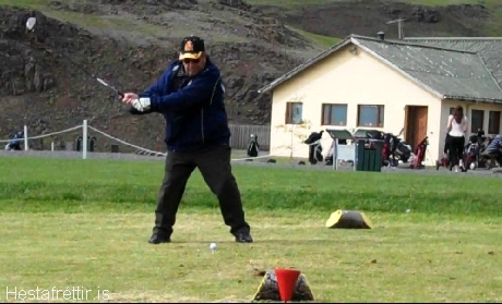 Mikil stemmning á landsmóti hestamanna í golfi