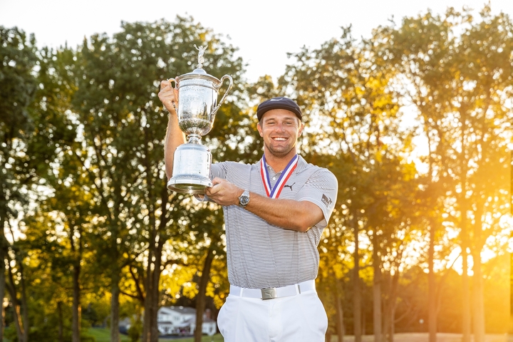 DeChambeau stefnir á að dræva inn á flöt á par 5 holu