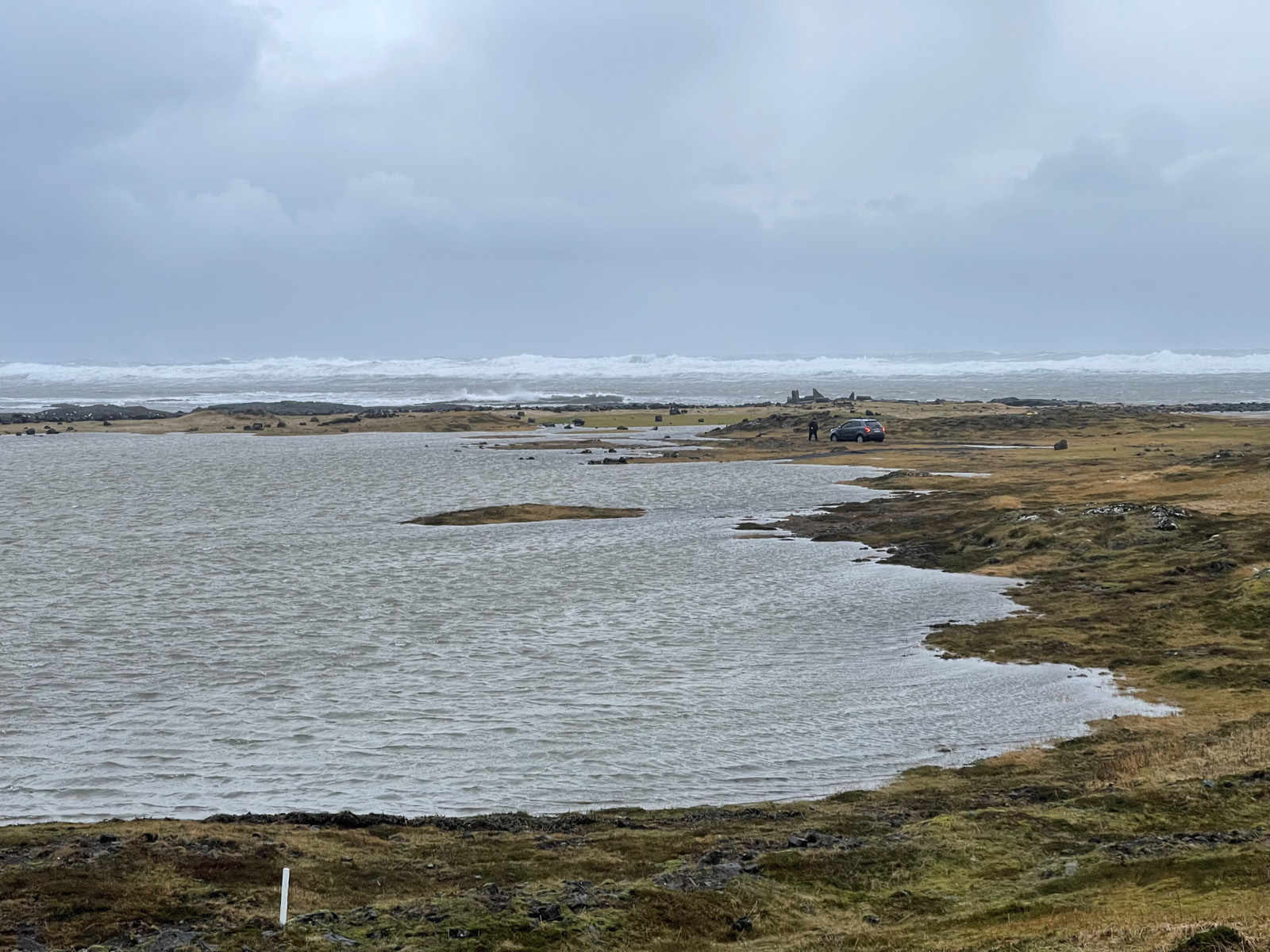 Húsatóftavöllur undir sjó eftir óveður