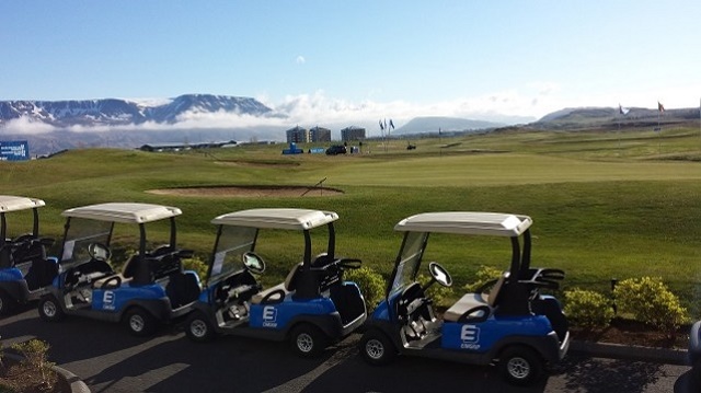 Tveir handteknir og einn slasaður eftir ölvunarakstur á golfbíl í Borgarnesi