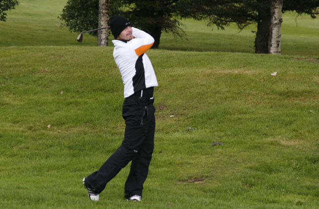 Kristján Þór leiðir með tveimur höggum