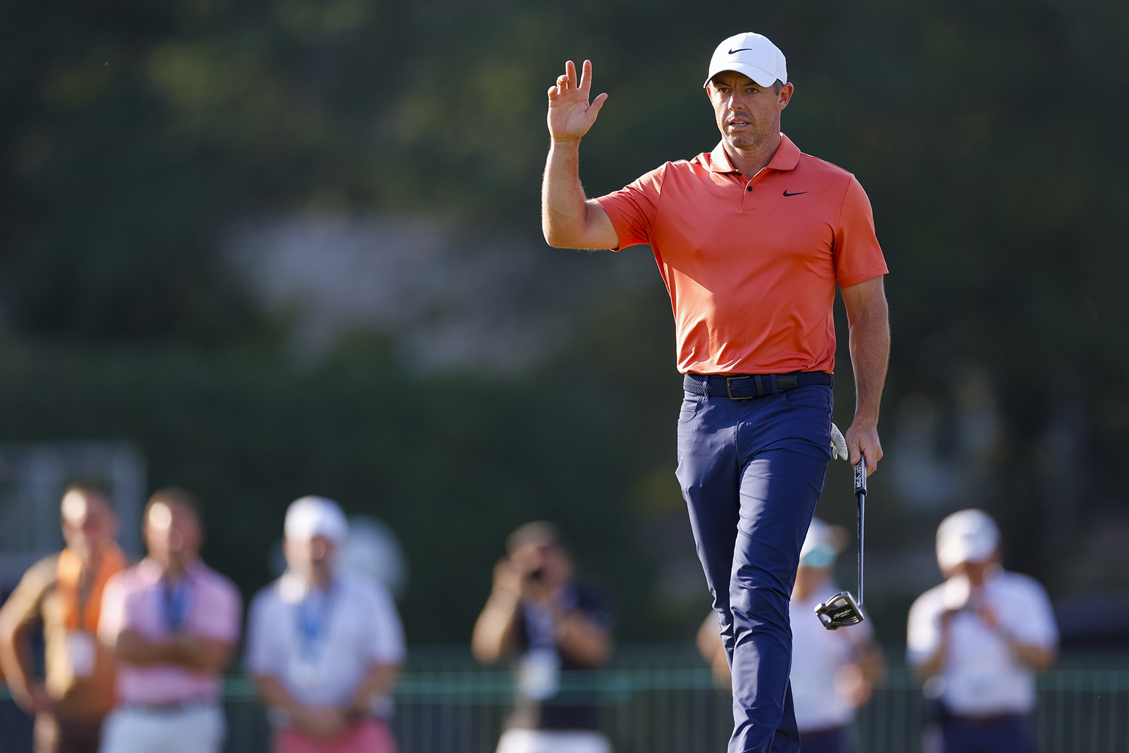 Magnaður fugl hjá Rory á 18. holunni - er í 2. sæti eftir fyrsta dag á Players